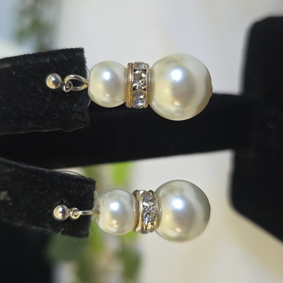 Elegant White Glass Pearl with Rhinestone Necklace Earrings and Bracelet Set - Picture 4 of 17